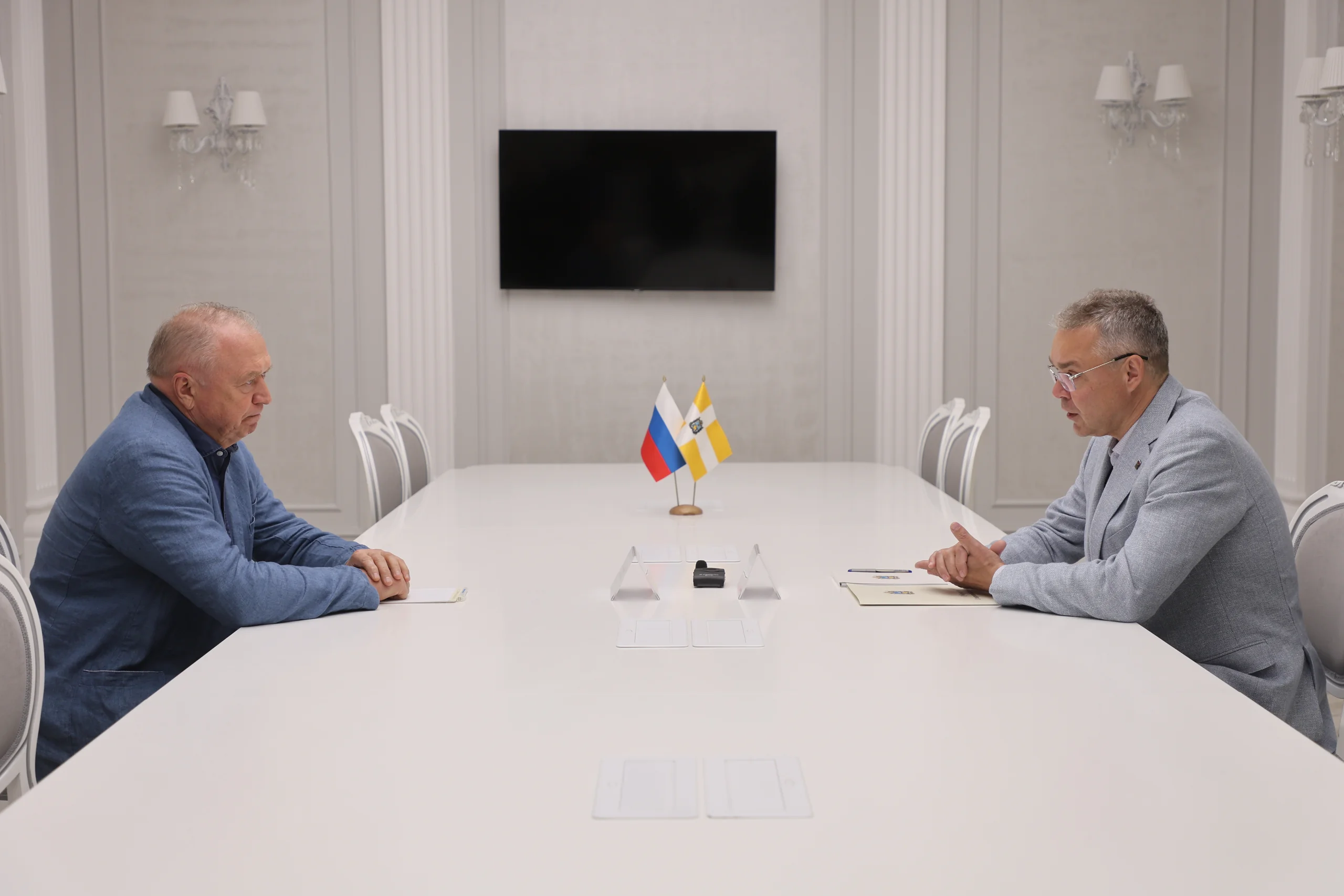 ВЛАДИМИР ВЛАДИМИРОВ И СЕРГЕЙ КАТЫРИН ОБСУДИЛИ РАЗВИТИЕ ПРЕДПРИНИМАТЕЛЬСТВА И ЭКСПОРТНЫЙ ПОТЕНЦИАЛ СТАВРОПОЛЬЯ
